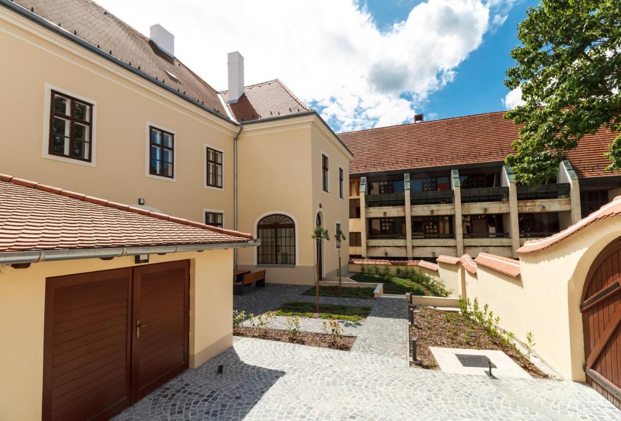 Domus Peregrini Apartmanok Győr Exterior foto