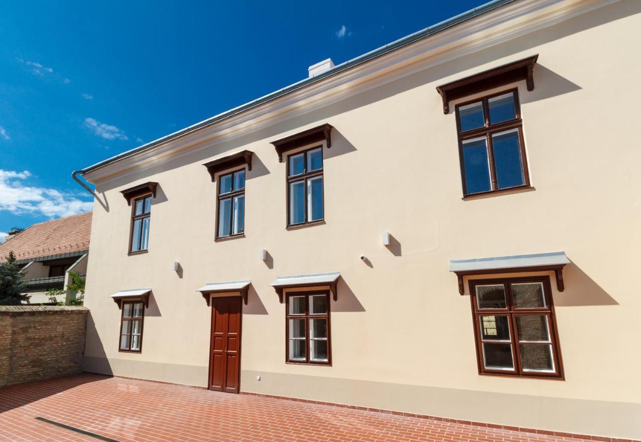 Domus Peregrini Apartmanok Győr Exterior foto